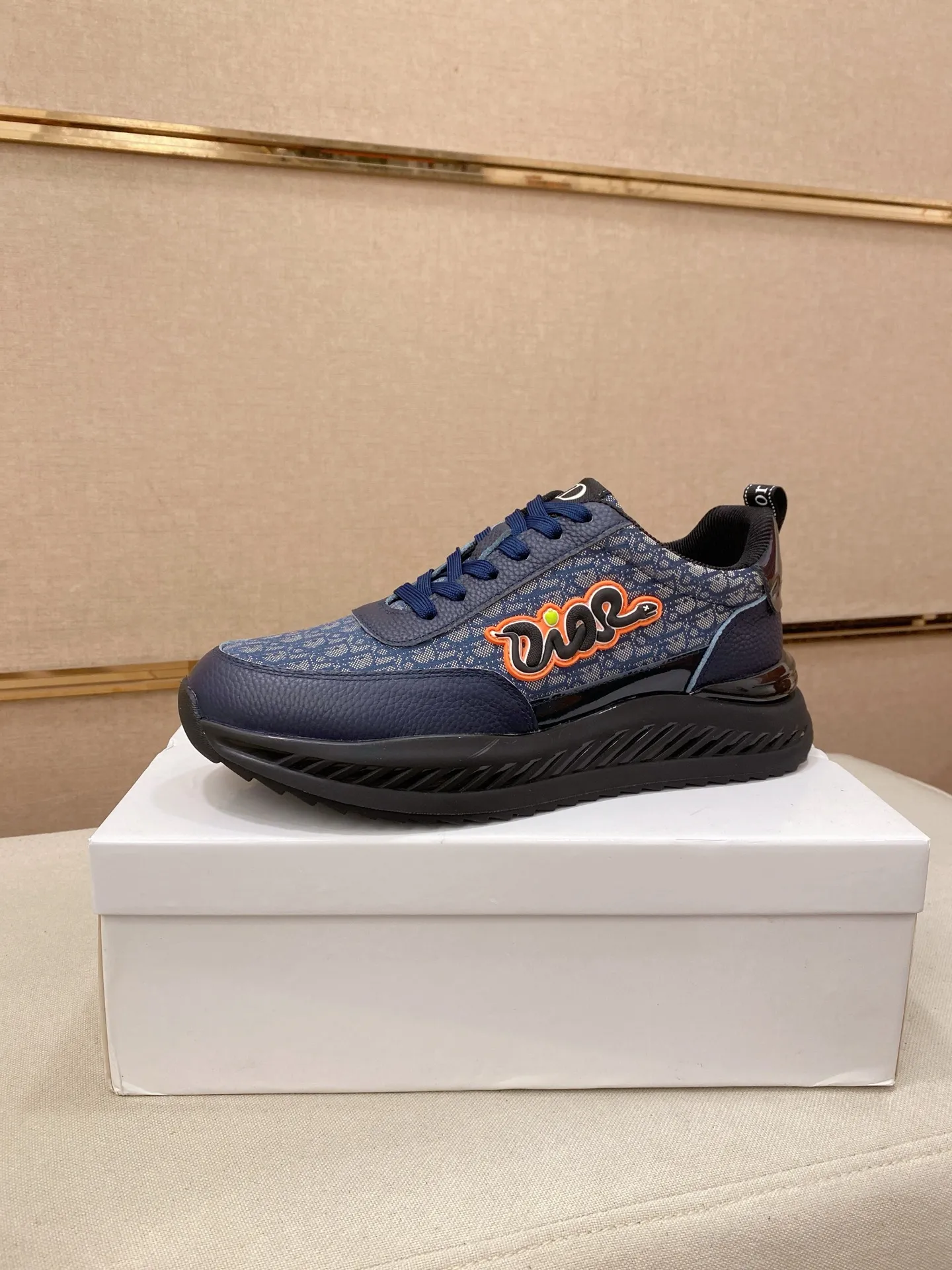 Factory price: 462💰 [Dior·Dior] New casual sports style men's shoes, new spring and summer design, perfect workmanship, lace-up style to create cabinet quality, upper: imported first-layer cowhide, sheepskin lining is soft and comfortable, ultra-light TPU wear-resistant outsole, simple, versatile fashion men's shoes, excellent color code number 38--44. Can be customized 45 non-returnable